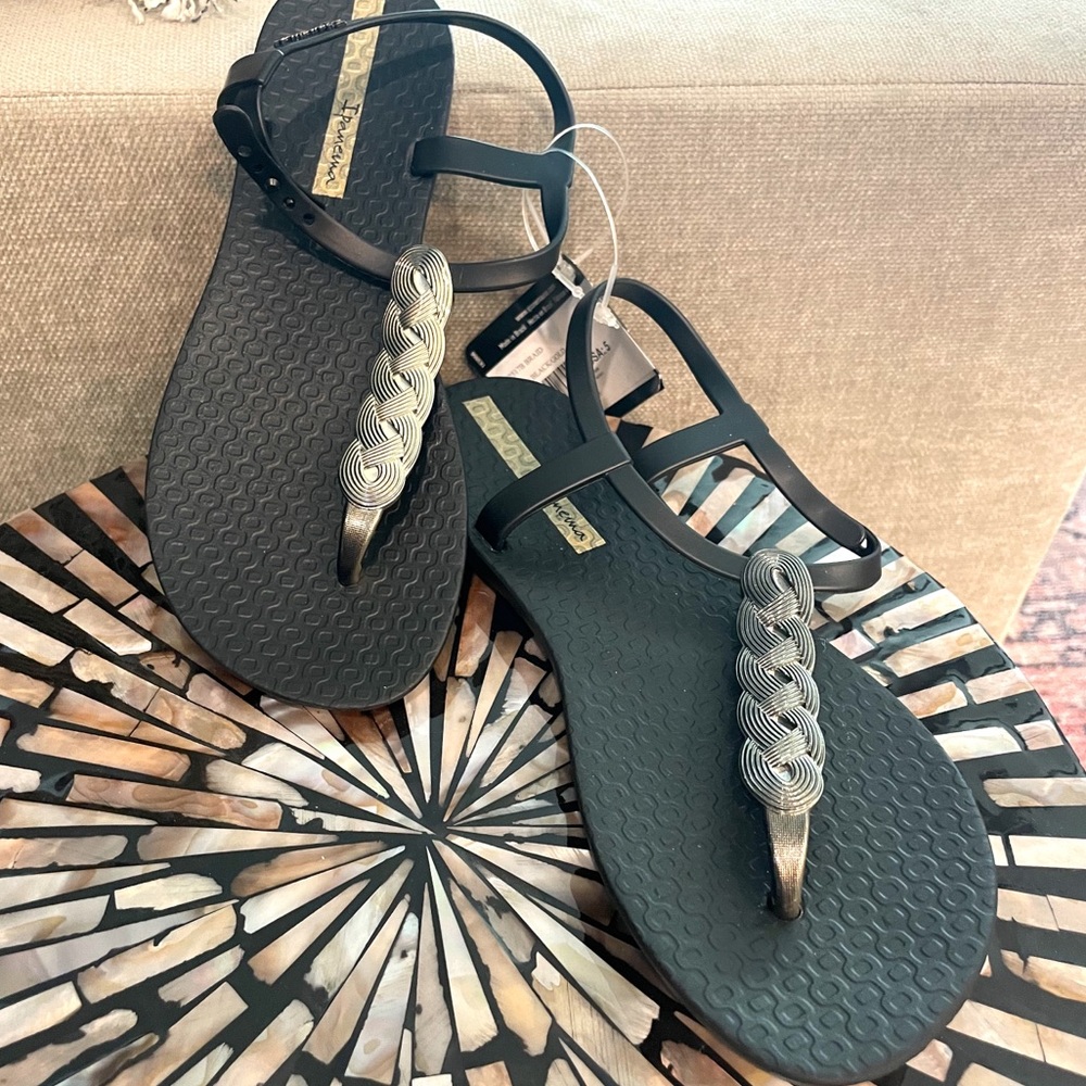 ✨NWT✨ Ipanema Braided Charm Sandals